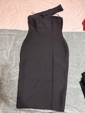 Classic One-Shoulder Black Sheath Dress